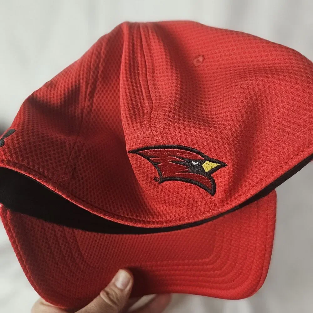 Saginaw Valley State University Cardinals under armour Fitted hat S/M SVSU